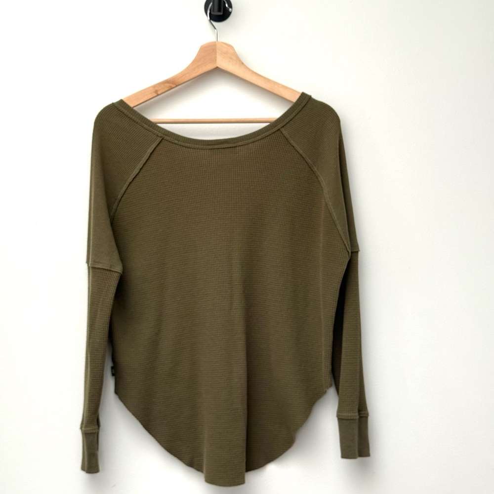 Aritzia TNA Alder Olive Green Waffle Knit Long Sleeve Thermal Top - Picture 6 of 11